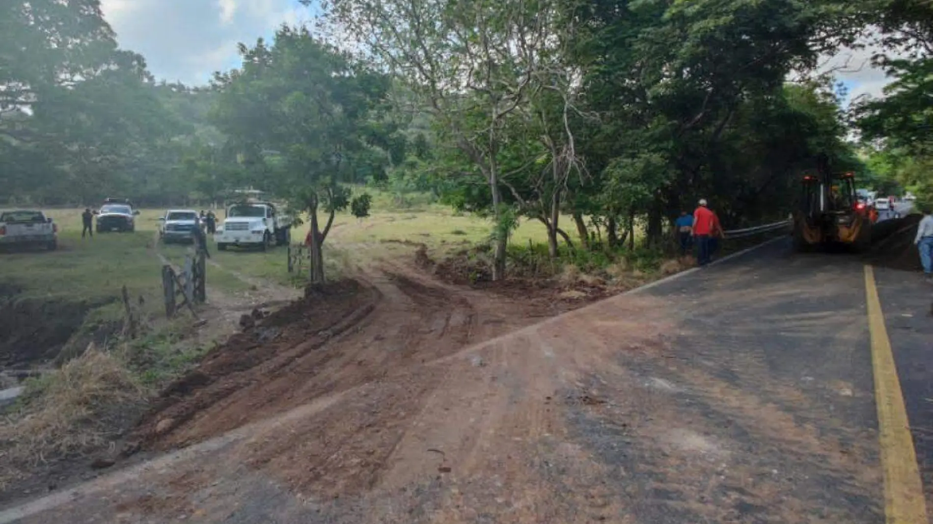 Habilitan camino alterno en la carretera Cardel-Poza Rica